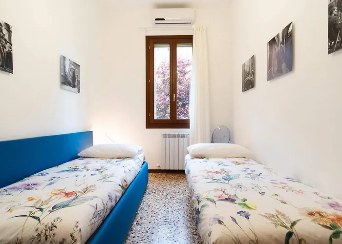 Just Urban Stays - Castello 5067 Boutique Apartment