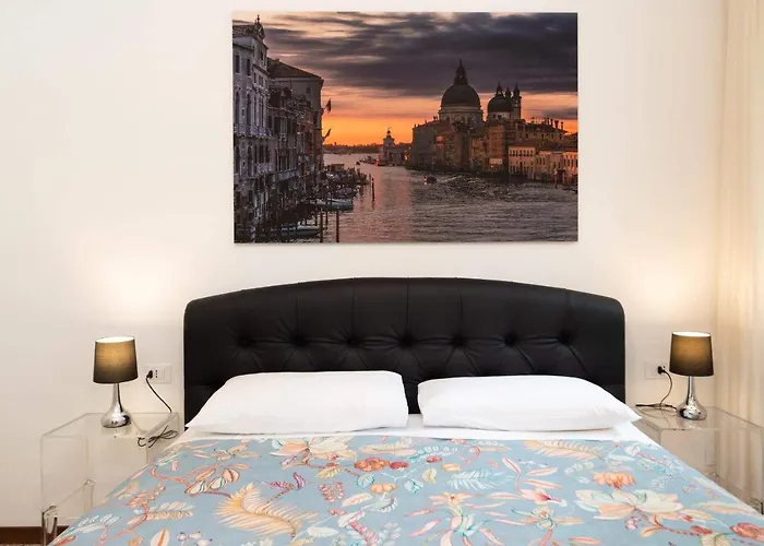 Just Urban Stays - Castello 5067 Boutique Apartment